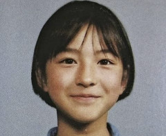 【画像】広末涼子(44)、太ももとワキ丸出しでライブした結果