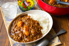 彼女「カレーつくるね！(豚肉ドボォ…)」ワイ「えっ、えっ、えっ、」