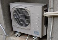 【埼玉】室外機盗まれてるっぽくてﾜﾛﾀ　警察呼んで調べてもらったけど「盗まれてますね」との結論でまたﾜﾛﾀ