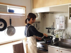 【悲報】女の子「あー！またそんなの食べてー！」ワイ「ﾀﾊﾊ…」