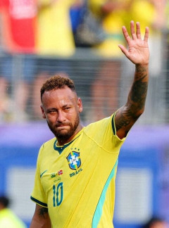 【W杯】ネイマール涙「もう終わった」　代表デビューの地で代表引退示唆…ブラジル16強敗退