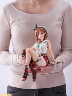 【フィギュア】 『ライザのアトリエ2』ライザの“BIGぬーどるストッパーフィギュア”がデカすぎる。デカすぎて「カップ麺の蓋を押さえることを想定しておりません」って書いてある