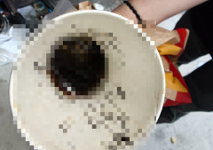 X民「マクドでコーヒー買ったけど何か味変じゃね？」→フタを開けて中を確認した結果、ヤバイものが出てくる・・・