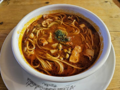 【画像】ラーメンって一番コストかかってるおつゆを残されるんだから欠陥料理だよね