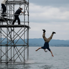 「鳥人間コンテスト」の水上架設やぐらで作業中の男性落下死 滋賀・琵琶湖   |  柔らかい水の上に落ちたのに？  |  滋賀県て平和堂しかないから笑えるよな