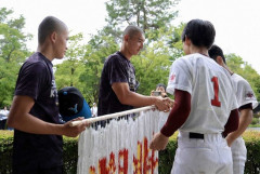 巨人スカウト「1位競合指名」断言　山梨学院の二刀流・菰田の夏初アーチに「投打で無限の可能性」