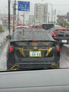 【悲報】高級カスタム車、やりすぎて限界突破するｗｗｗｗ