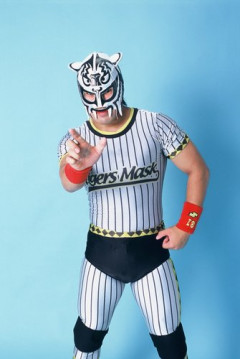 【衝撃】4代目タイガーマスクさん、引退記念試合が全席完売