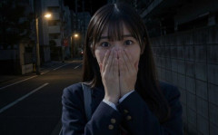 路上で小太り男の全裸が発生、女子学生が目撃