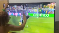 【動画】ブラジルサポーター、W杯敗退のショックでテレビを破壊してしまうｗｗｗｗ
