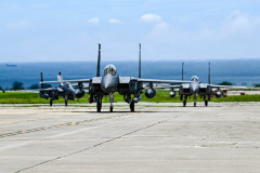 米空軍第85試験評価飛行隊所属のF-15EXイーグルIIとF-15Eストライクイーグルが嘉手納基地に到着！