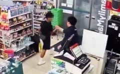 【動画】クソガキッズ、万引きがバレて外人店員に取り押さえられるｗｗｗｗｗ