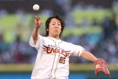 【天才】球捕るだけで笑いが起きる男・狩野英孝さん、やっぱり持ってる