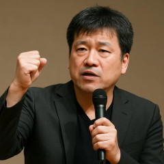 「全てをハラスメント扱いする空気が問題」佐藤二朗騒動に親友の同期俳優が持論 「世の中の理不尽に負けるな」とエール
