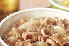 【悲報】すき家、明日から牛丼30円値上げ。並盛480円に。ありがとう自民党