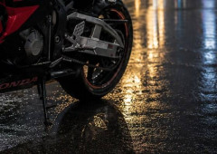 雨の日ってやっぱバイク危ない？
