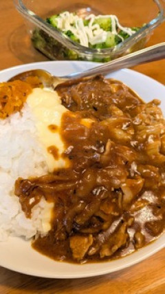 またカレー食べてる（※画像あり）