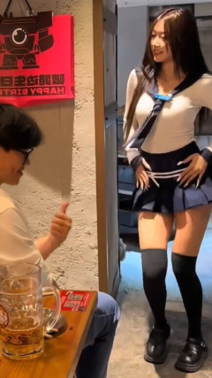 【朗報】台湾の居酒屋で踊って話題になってた店員の女の子、脱がされる