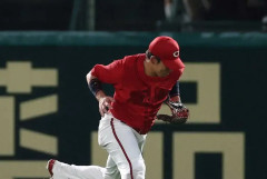 【カープ】新井監督、野間選手の失策に厳しい言葉「語るに値しないプレー」