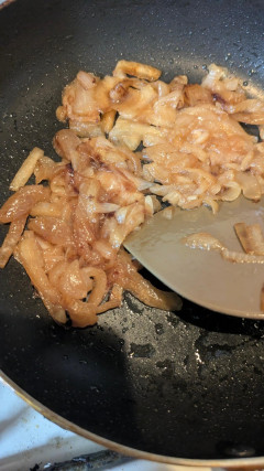 【画像】飴色玉ねぎ作ってる