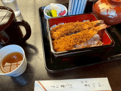 外国人「日本で海老の天ぷら丼を食べたんだけどお前らは尻尾食べる？」