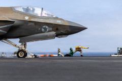米中央軍、商船攻撃の報復としてイランへの強力な攻撃開始！