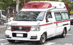 近所のスーパーの前で車と自転車の接触事故。私が救急車を呼ぼううとしたら近くに居た主婦がいきなり…