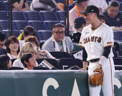 坂本勇人「ユニホーム、違くな～い？」 阪神ファンの双子をメロメロにするｗｗｗｗ