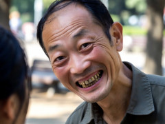 【悲報】女児声かけ事案「おじさんと遊ばない？おじさんジャニーズだよ、ホテルへ行こう」