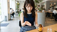 【これは便利】エビオスdeドバドバ民「毎回瓶から10錠取り出すの面倒くせぇえええええ（発狂）」→そんな香具師のための魔法のスティックがこちらです‥‥