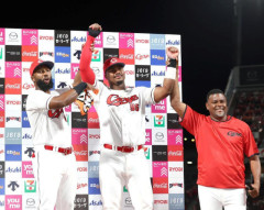 カープ2戦連続サヨナラ勝ちに新井監督ごきげん！3位ヤクルトまで5.5G差【監督談話/祝勝会】