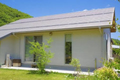 【住宅異変】1次取得層の人口減少で住宅着工数が減る中、なぜか『平屋』だけが幅広い世代に大人気になっている理由がこれ