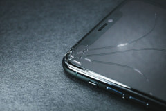 小5「みんな13万円のiPhone持ってるんだよ！買って！！！」