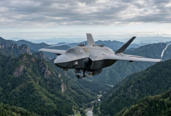防衛省、電磁波でレーダーや通信を無力化する無人電波妨害機「スタンド・イン・ジャマー」の導入検討！