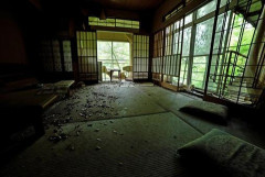 【超速報】肝試しの男女3人、ついに『最悪のモノ』を発見してしまう・・・・・・・