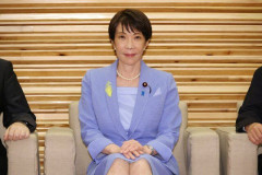 【悲報】高市早苗総理、働き過ぎで秘書官とは会話せず官房長官とはメモでやり取り。体調は芳しく無く「しんどい…」と漏らす…😭