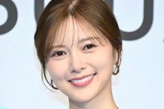 【画像】白石麻衣さん、最新ショットの加工感が強いとネットで話題に