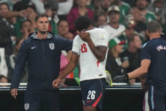 【悲報】イングランド代表DFのレッドカード、何故か1試合ではなく2試合出場停止になってしまうww