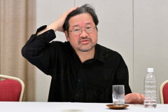 「橋本さんと雑談はダメ。でも大人数では自然に」　佐藤二朗が明かすフジ弁護士からの“無茶な要求”　「目を合わせるのも、挨拶するのも怖くなった」