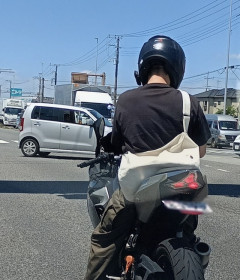 こういうミラーのバイクって後方確認しないってこと？