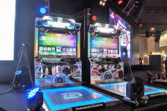 【動画】ラウンドワンのゲーセンに出没するダンスゲームおじさん、キレッキレすぎる動きで観客が大歓声！　ガチでクオリティが神すぎるｗｗｗｗ