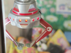 「人の金だと思って真剣にやってないだろ」と景品が取れない部下に叱責した50代男性警部補を減給処分