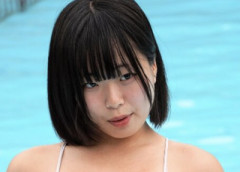 【画像】現役JKグラドル(18)さん、スク水では守りきれないケツをしてしまう