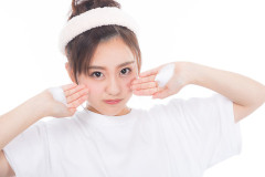 【不満】娘「お母さんがイラついてお父さんに毎日当たってるの私見てたよ、陰でお父さん泣いてたよ。あんな扱いしといて離婚したらお父さんのせいにするの？離婚はお母さんのせい」