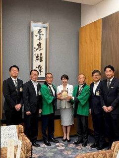 【悲報】高市早苗「あたしのメロン食べて～ん」オーストラリア首相「最もクソみたいな贈り物」←国内で炎上