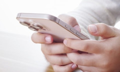 【育児】小5「みんな13万円のiPhone持ってるんだよ！買って！！！」 　お前らならどうする？