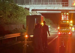 常磐道でバイクと運転手が倒れてると通報があり駆けつけた警察がその場で死亡を確認…転倒後に後続車にひかれたか