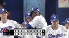 【中日対広島11回戦】中日が１カ月ぶり２桁得点で連勝！サノーが３試合連発１１号　３７歳・大野雄７回１失点でチームトップ７勝目　防御率もリーグトップに迫る