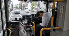【悲報】運転士の気絶時に緊急停止するシステムが作動しなかった原因　←　「気絶したフリだと見破られた可能性がある」