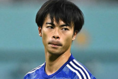 【悲報】三笘薫さん、人身事故後に青ざめてボーッと立ち尽くす・・・・・・・・・